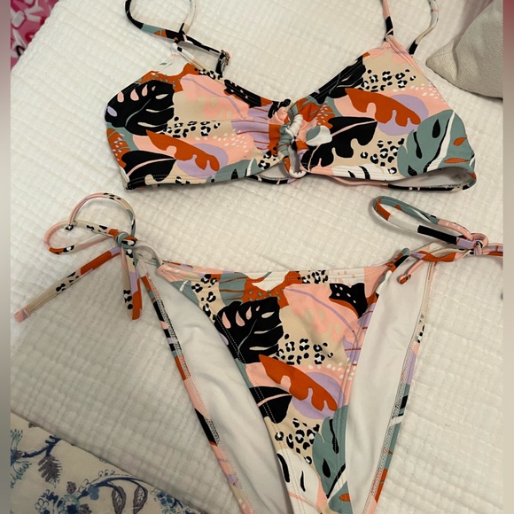 Forever 21 Patterned Bikini Set - Picture 2 of 2